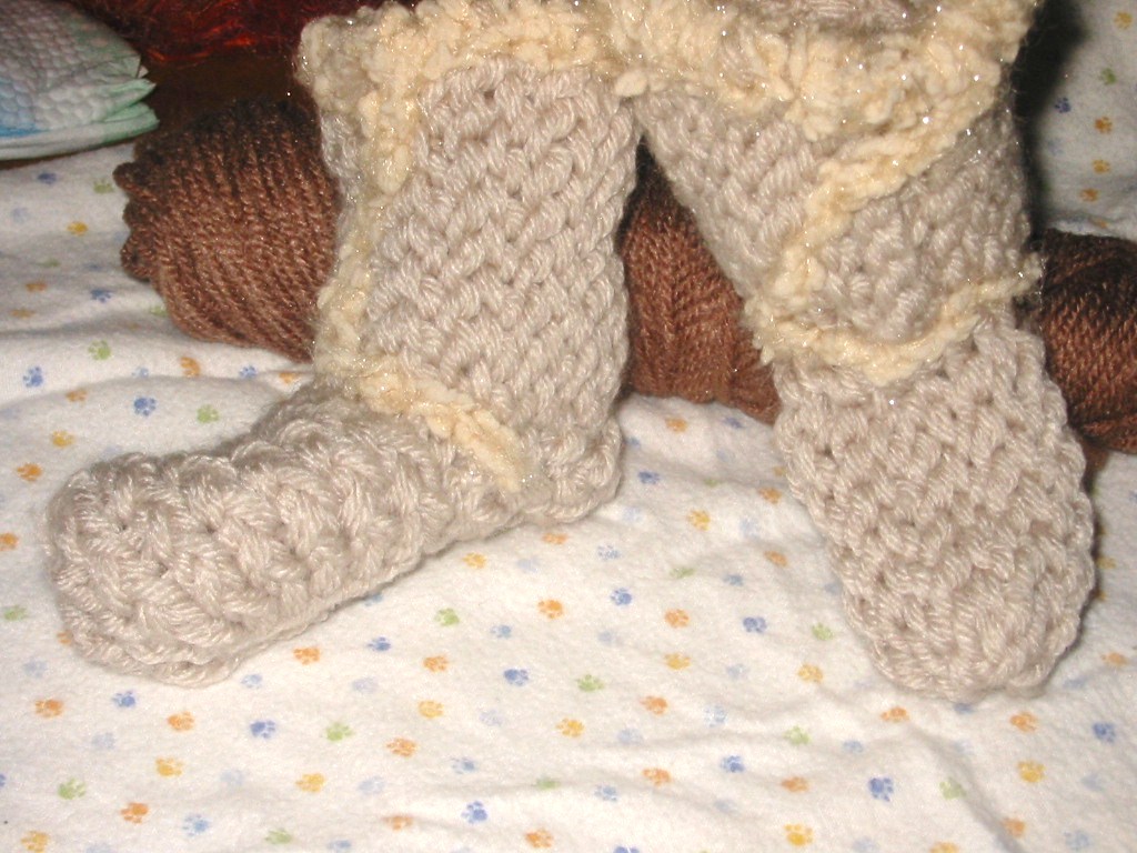 knitted baby uggs